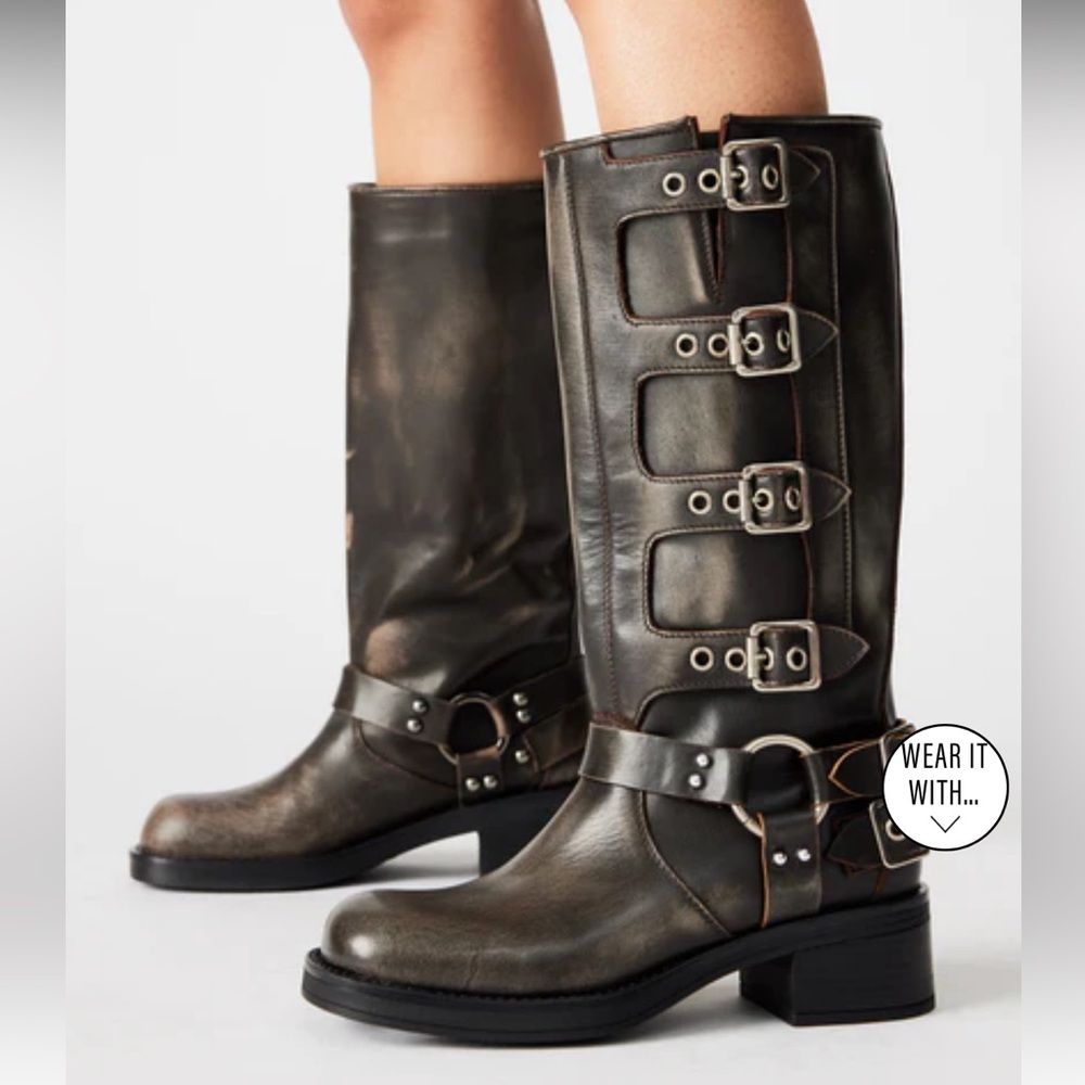 Steve Madden Rocky Boot in brown distressed size 6